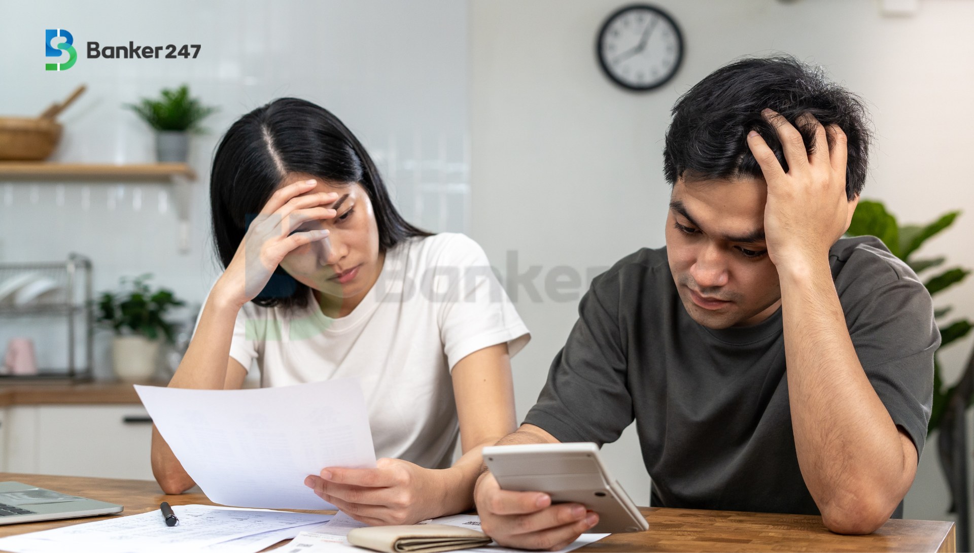 Vợ nợ xấu chồng có vay ngân hàng được không?